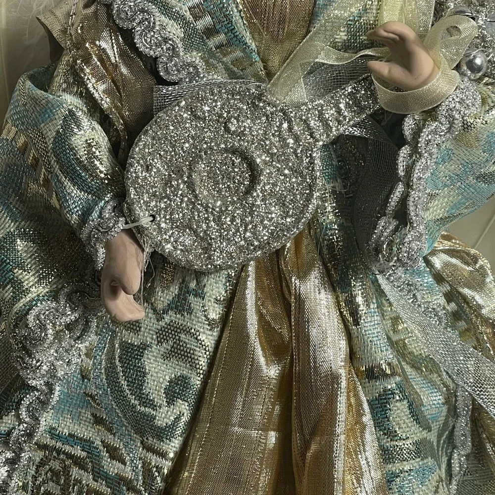 Source Unknown Angel Figurine with Gold and Cream Accents